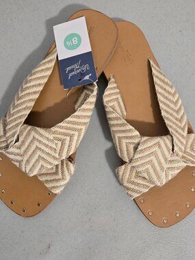 Universal Thread Louise Chevron Print Tan and Cream Knotted Sandals 8.5